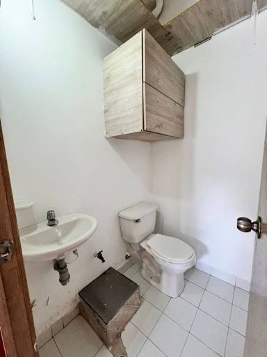 Local en arriendo Antioquia Medellín Barrios De Jesus 20 m2 Habitaciones 0 Baños 1 Garajes 0 Precio $1800000