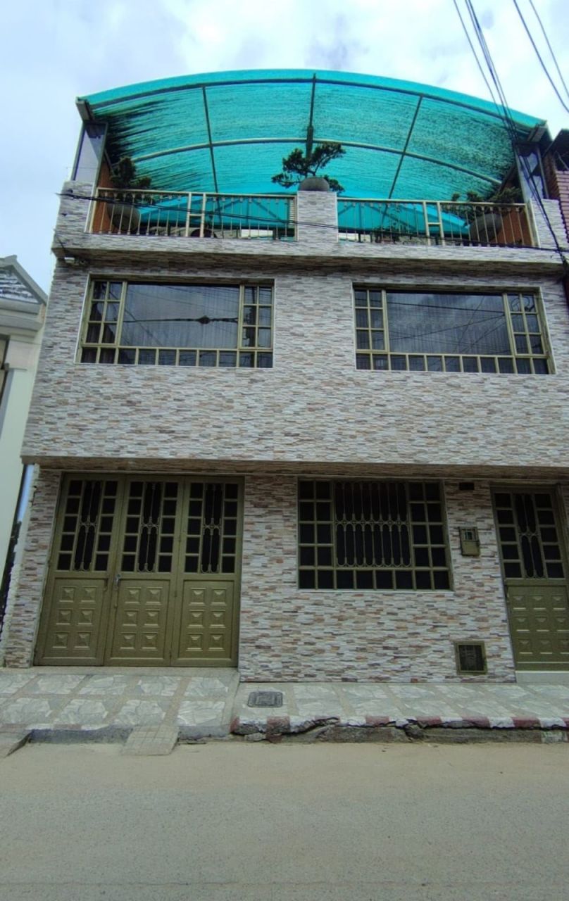 Casa en venta Cundinamarca Bogotá Gran Britalia 122 m2 Habitaciones 5 Baños 3 Garajes 1 Precio $735000000