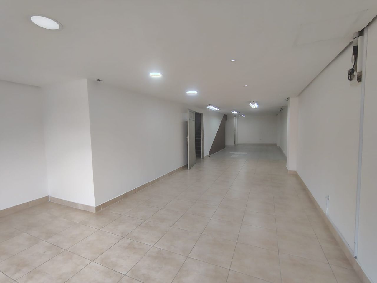 Oficina en arriendo Antioquia Medellín Cristo Rey 210 m2 Habitaciones 0 Baños 2 Garajes 0 Precio $8100000