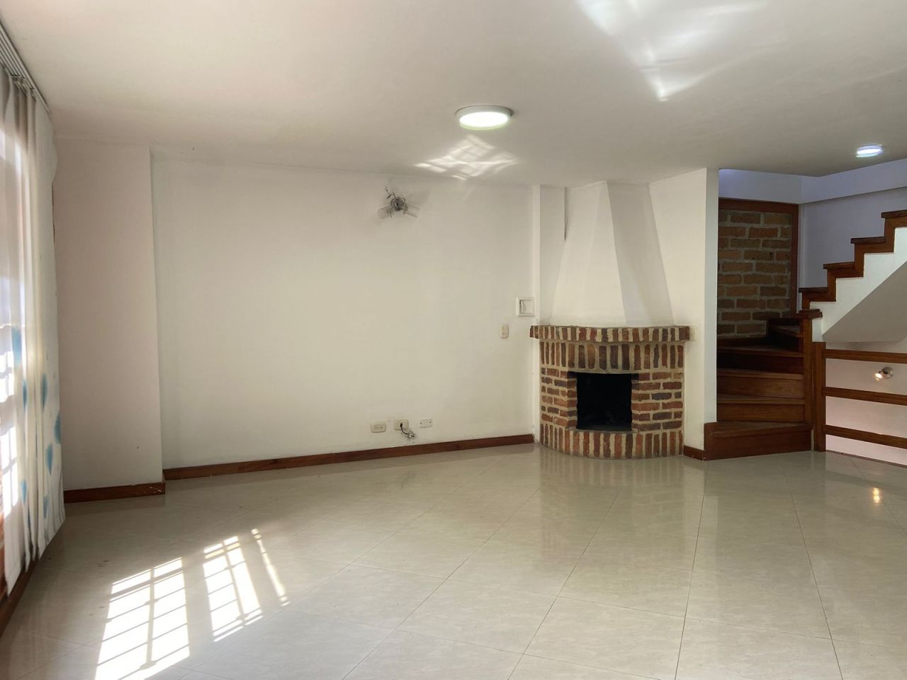 Casa en arriendo o venta Antioquia Sabaneta Vegas De La Doctora 217 m2 Habitaciones 3 Baños 3 Garajes 2 Precio venta $1020000000 Precio arriendo $6650000