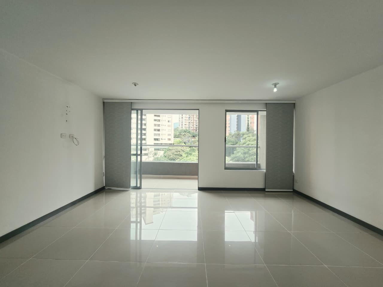 Apartamento en arriendo Antioquia Medellín Loma De Los Bernal 88 m2 Habitaciones 3 Baños 2 Garajes 1 Precio $4300000