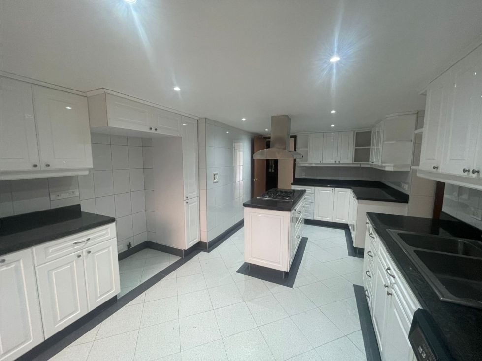 Apartamento en arriendo Antioquia Medellín La Florida 200 m2 Habitaciones 3 Baños 2 Garajes 2 Precio $7000000