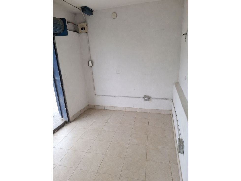 Local en arriendo Antioquia Medellín San Pedro 9 m2 Habitaciones 0 Baños 1 Garajes 0 Precio $950000