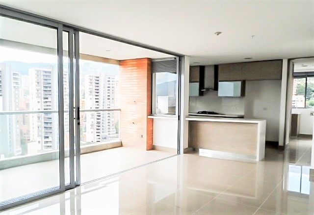 Apartamento en arriendo Antioquia Medellín La Florida 140 m2 Habitaciones 3 Baños 4 Garajes 2 Precio $9000000