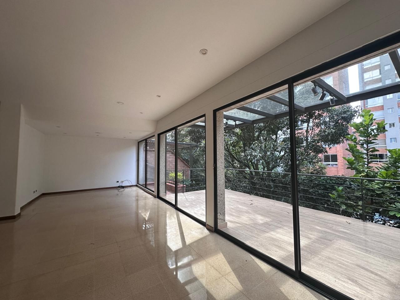 Casa en arriendo Antioquia Medellín El Tesoro 210 m2 Habitaciones 3 Baños 4 Garajes 2 Precio $12300000