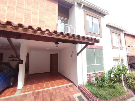 Casa en arriendo Santander Floridablanca Cr Versalles Ii 120 m2 Habitaciones 3 Baños 3 Garajes 1 Precio $3545000