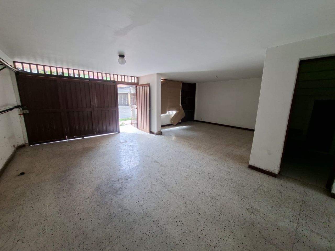 Casa en venta Antioquia Medellín Los Pinos 249 m2 Habitaciones 4 Baños 2 Garajes 1 Precio $1600000000