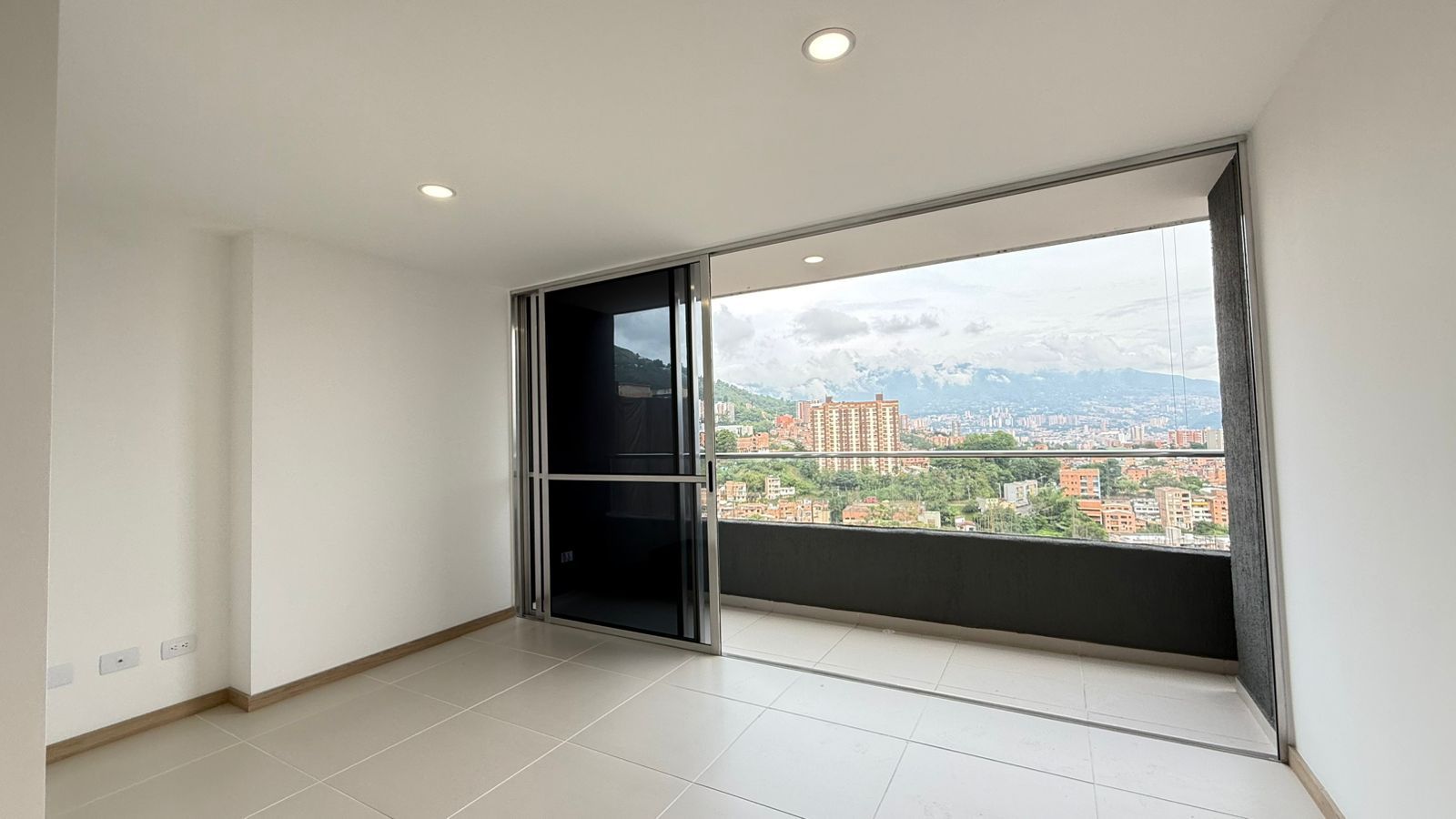 Apartamento en arriendo Antioquia Envigado El Salado 70 m2 Habitaciones 3 Baños 2 Garajes 2 Precio $3200000