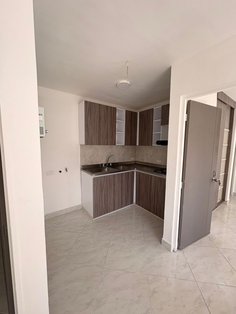 Apartamento en arriendo Antioquia Medellín Granada 40 m2 Habitaciones 2 Baños 2 Garajes 1 Precio $2100000