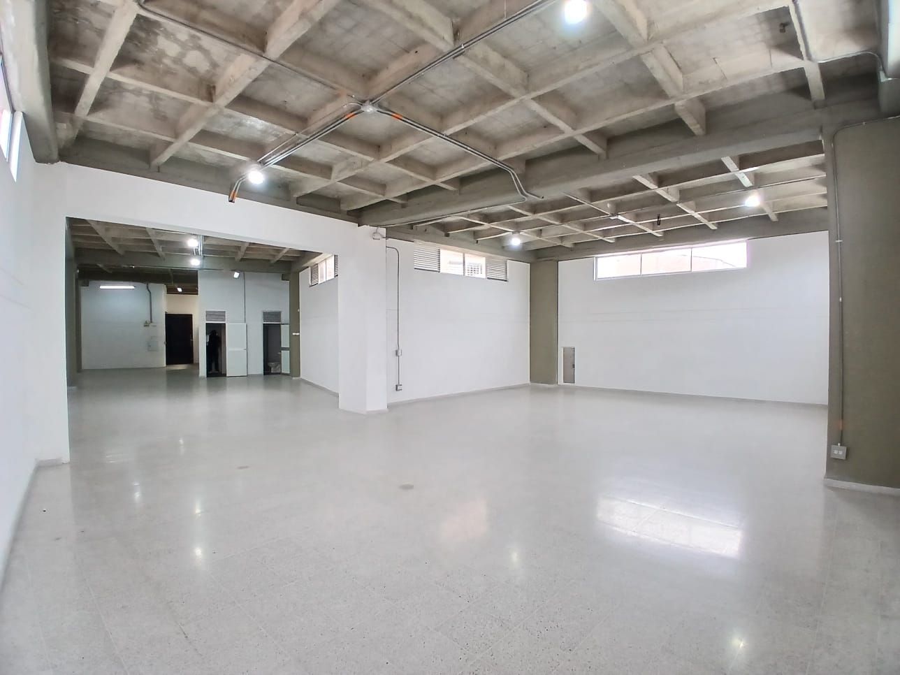 Bodega en arriendo Antioquia Medellín Trinidad 190 m2 Habitaciones 0 Baños 2 Garajes 0 Precio $8000000