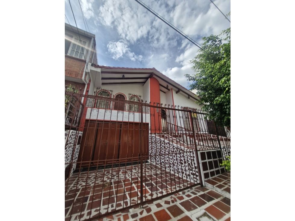 Casa en venta Valle Del Cauca Cali El Bosque 280 m2 Habitaciones 5 Baños 4 Garajes 2 Precio $680000000