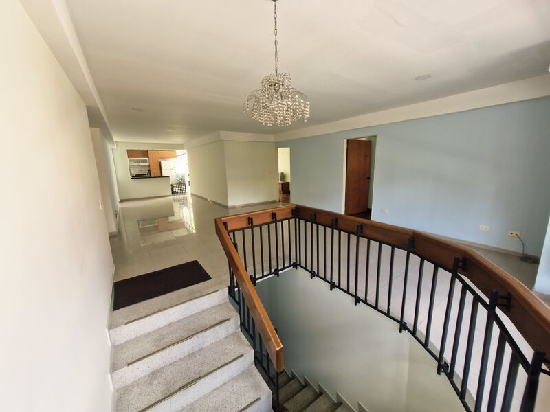 Apartamento en venta Cundinamarca Bogotá Campin Occidental 164 m2 Habitaciones 6 Baños 5 Garajes 1 Precio $890000000
