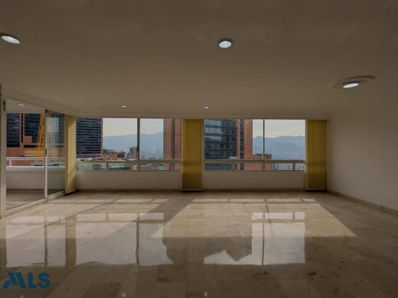 Apartamento en venta Antioquia Medellín Los Naranjos 172 m2 Habitaciones 3 Baños 2 Garajes 2 Precio $1350000000