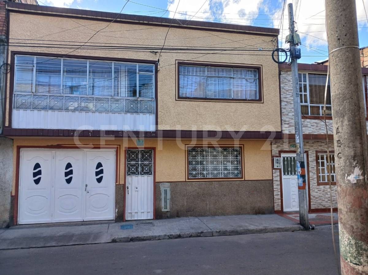 Casa en venta Cundinamarca Bogotá Santa Lucía 240 m2 Habitaciones 6 Baños 3 Garajes 1 Precio $650000000