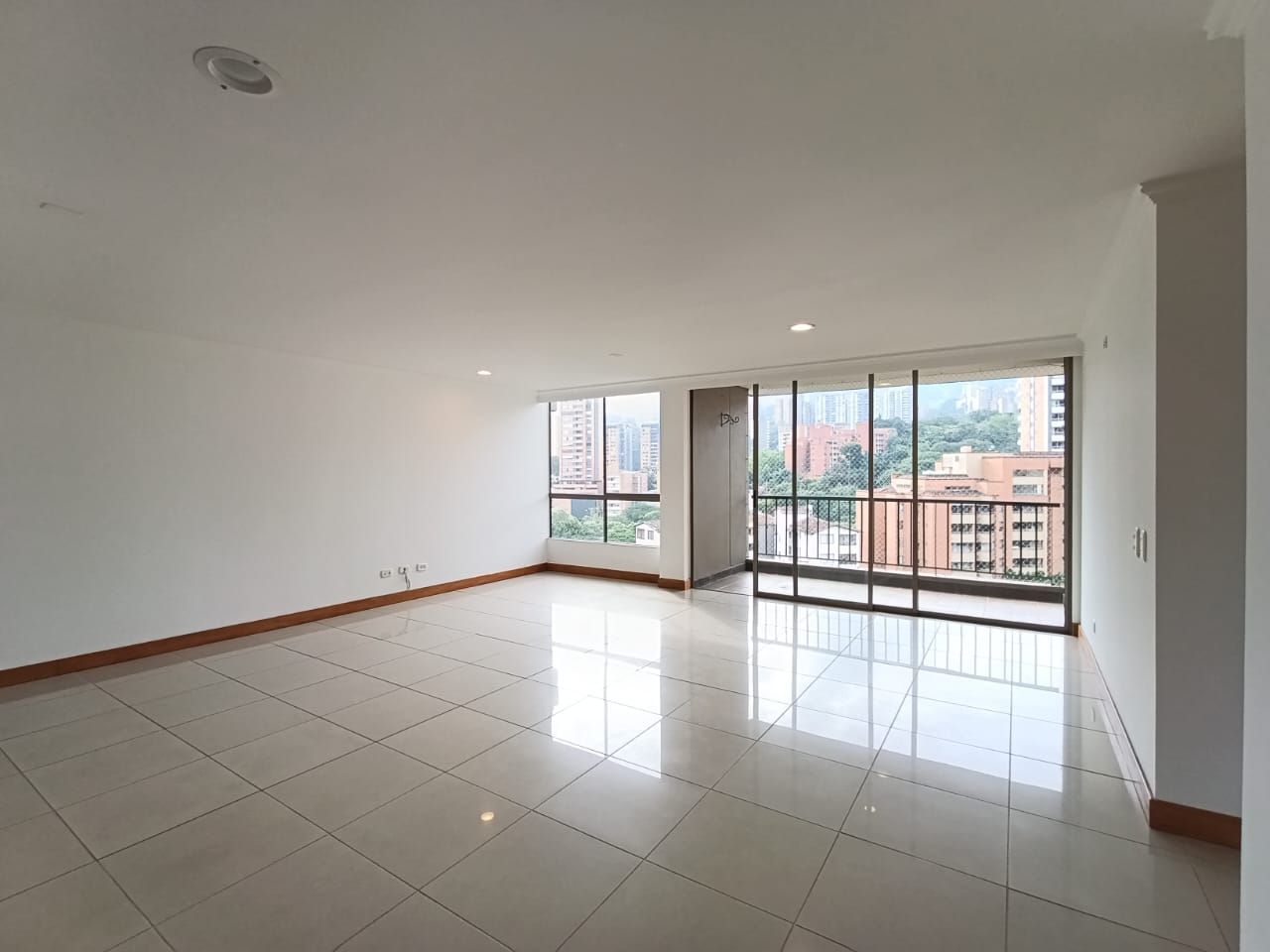 Apartamento en arriendo Antioquia Envigado Pontevedra 117 m2 Habitaciones 3 Baños 2 Garajes 0 Precio $5000000