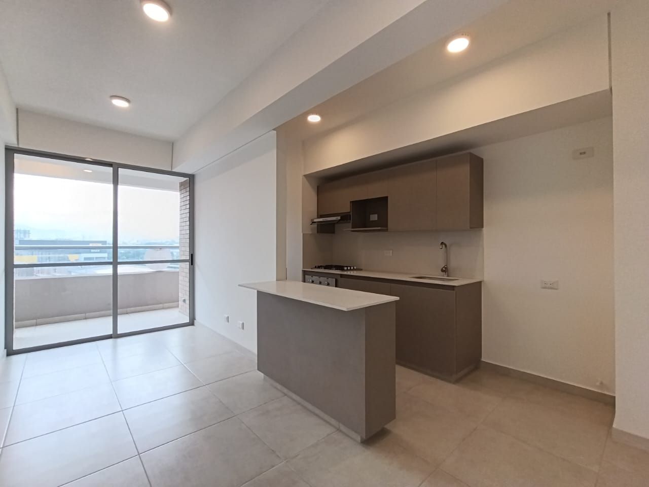Apartamento en arriendo Antioquia Envigado Jardines 70 m2 Habitaciones 2 Baños 2 Garajes 1 Precio $3800000