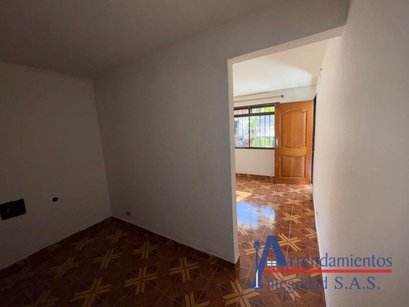 Apartamento en arriendo Antioquia Medellín La Gloria 30 m2 Habitaciones 1 Baños 1 Garajes 0 Precio $1000000