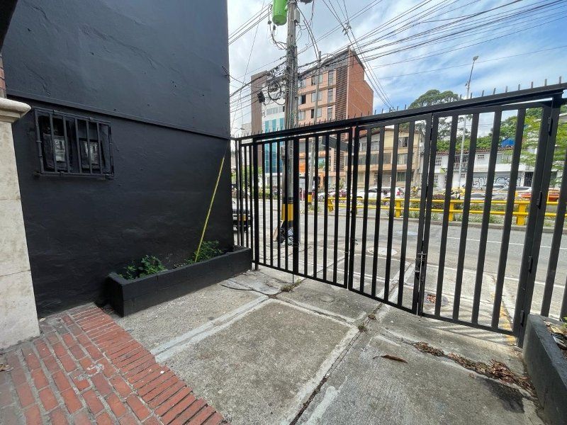 Local en arriendo Antioquia Medellín Laureles 76 m2 Habitaciones 0 Baños 2 Garajes 1 Precio $2700000