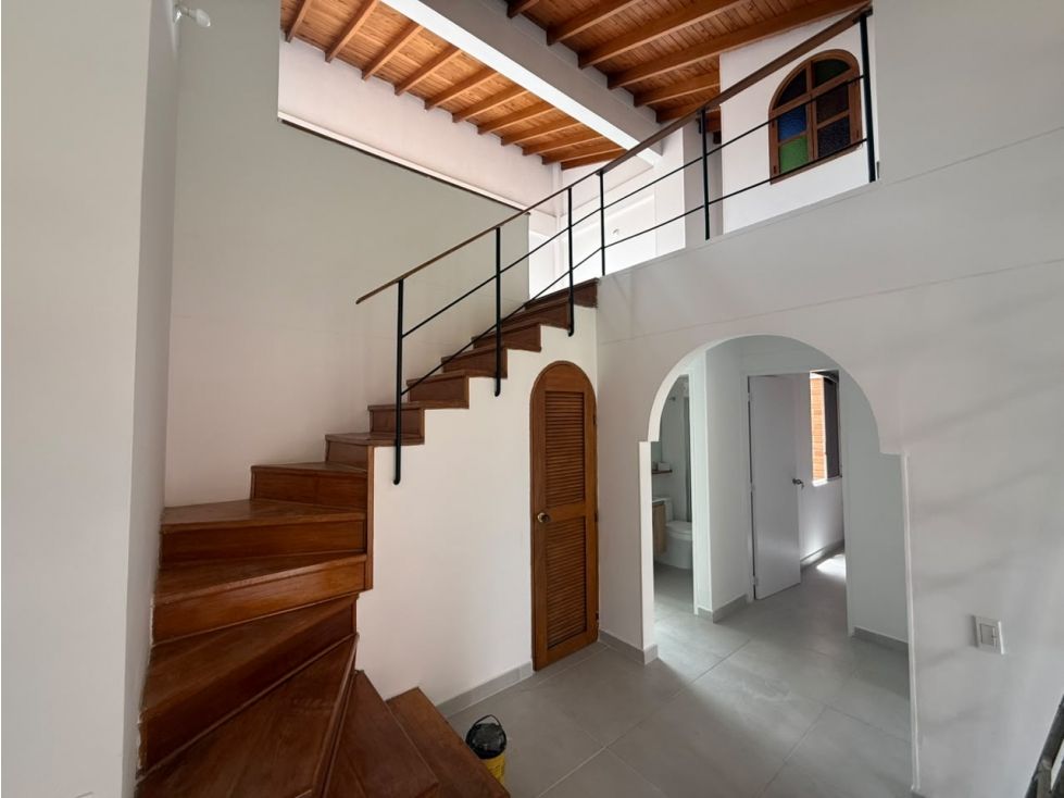Apartamento en arriendo Antioquia Medellín Santa Rosa De Lima 130 m2 Habitaciones 5 Baños 2 Garajes 1 Precio $3800000