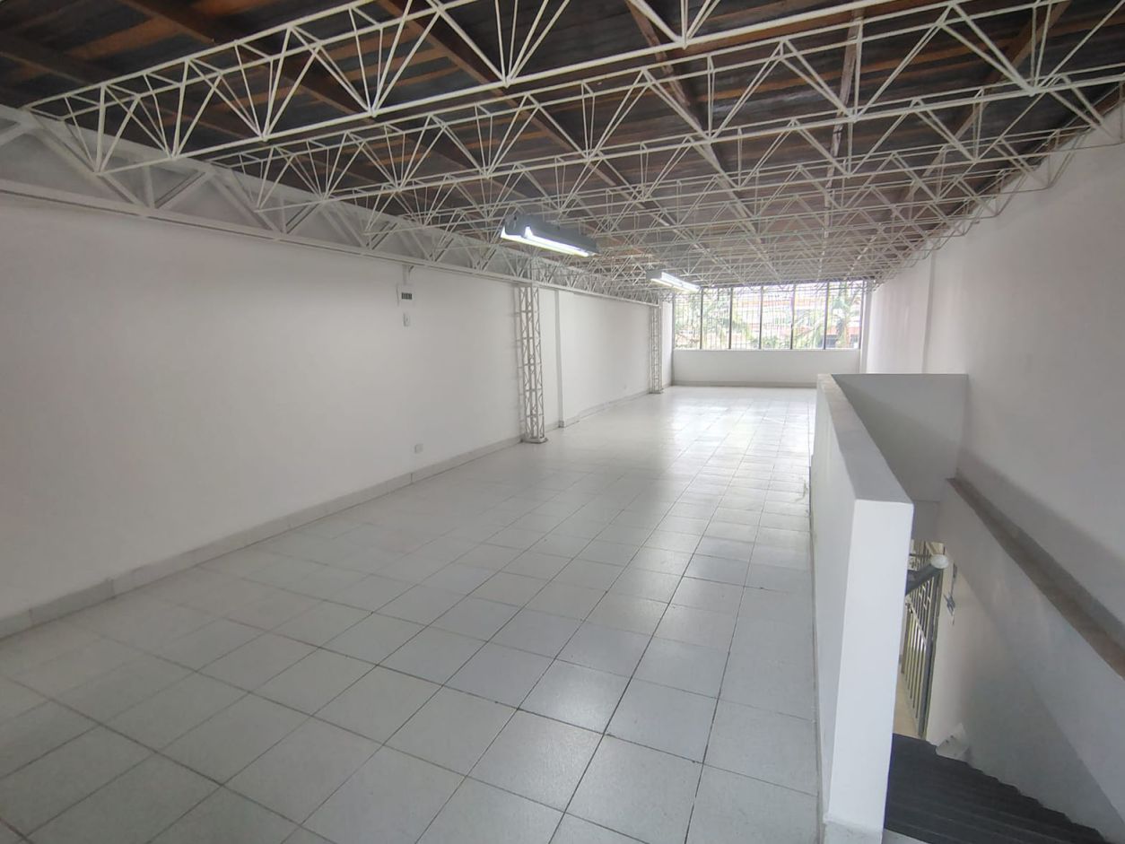 Oficina en arriendo Antioquia Medellín Cristo Rey 210 m2 Habitaciones 0 Baños 3 Garajes 2 Precio $8100000