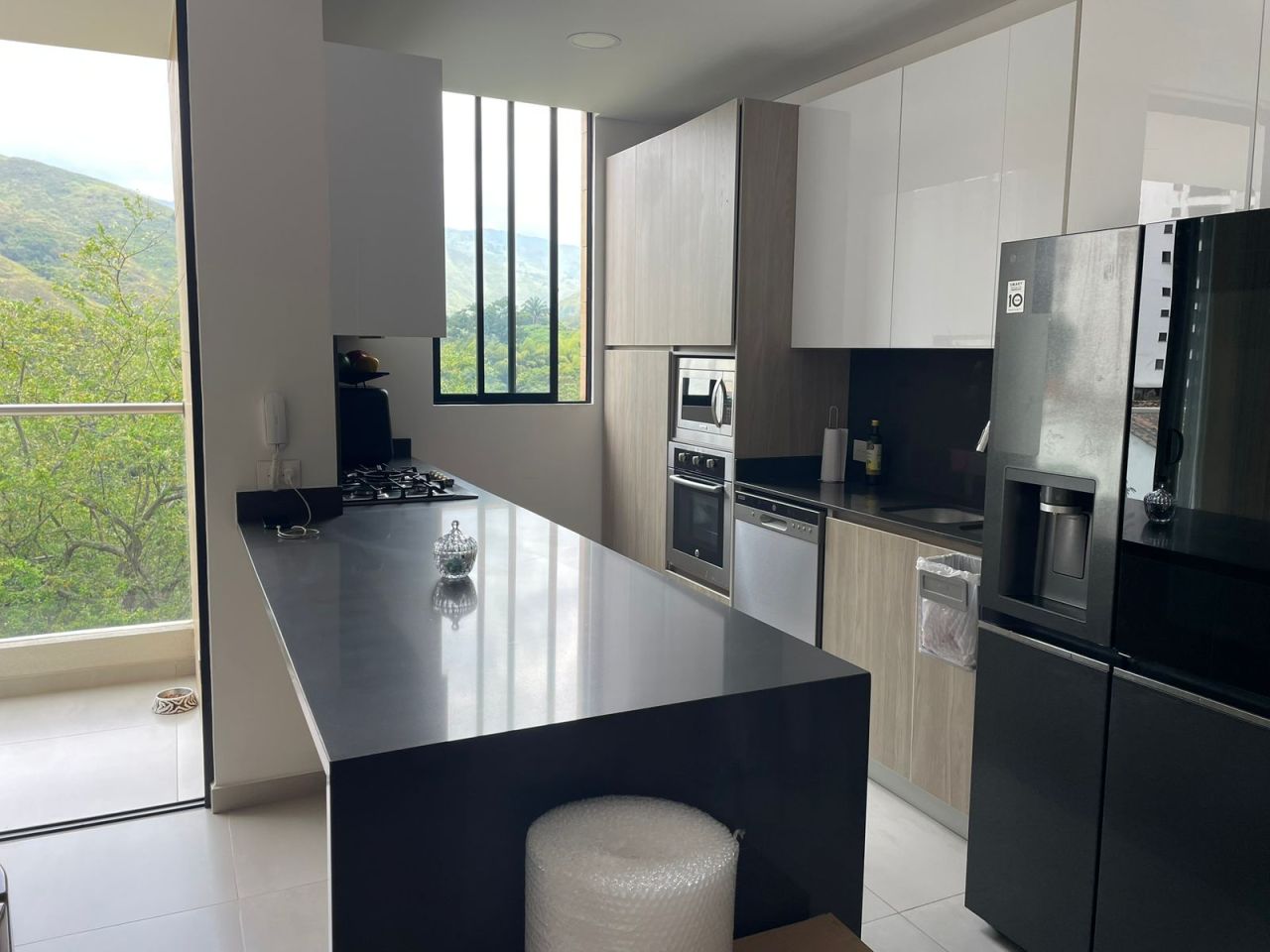 Apartamento en arriendo Valle Del Cauca Cali Colseguros Andes 270 m2 Habitaciones 3 Baños 3 Garajes 2 Precio $6100000