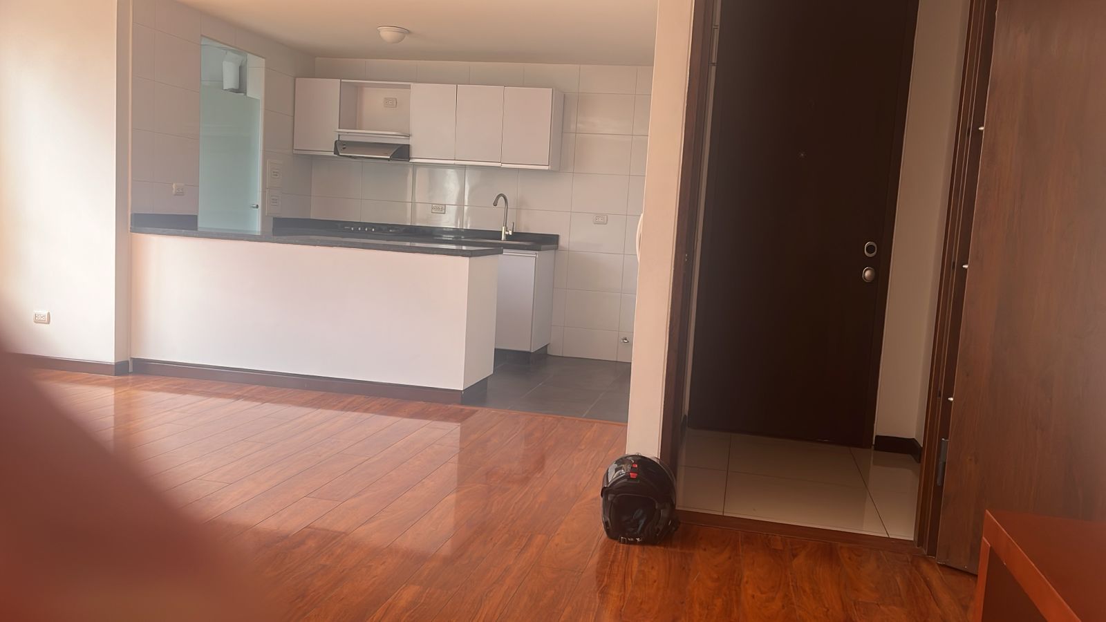 Apartamento en arriendo Cundinamarca Bogotá Estoril 90 m2 Habitaciones 3 Baños 2 Garajes 1 Precio $4300000