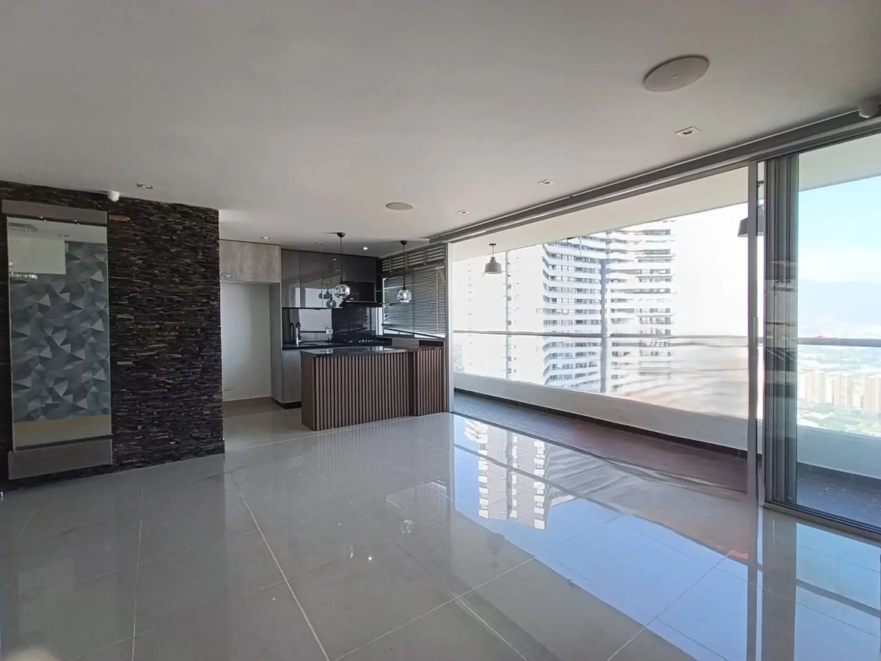 Apartamento en arriendo Antioquia Medellín Asomadera No 1 85 m2 Habitaciones 3 Baños 2 Garajes 1 Precio $3390000