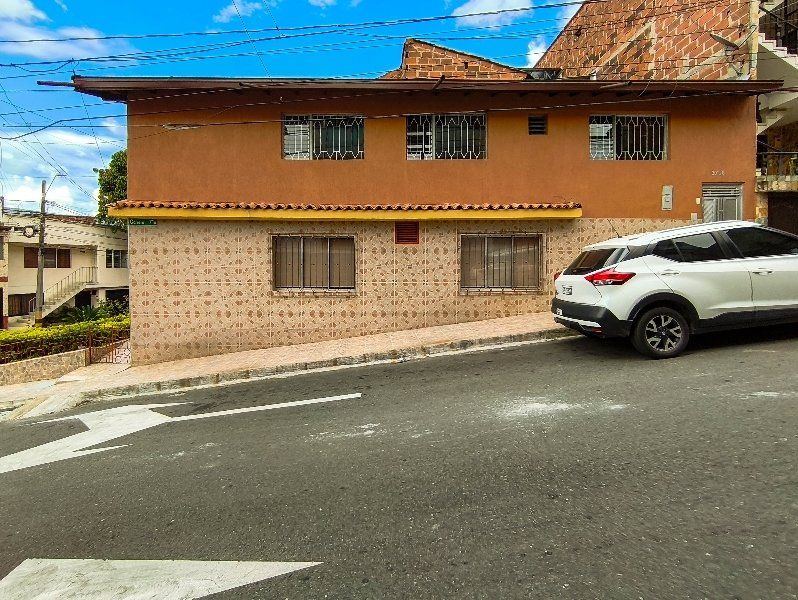 Casa en arriendo Antioquia Medellín San Bernardo 135 m2 Habitaciones 4 Baños 2 Garajes 1 Precio $3100000