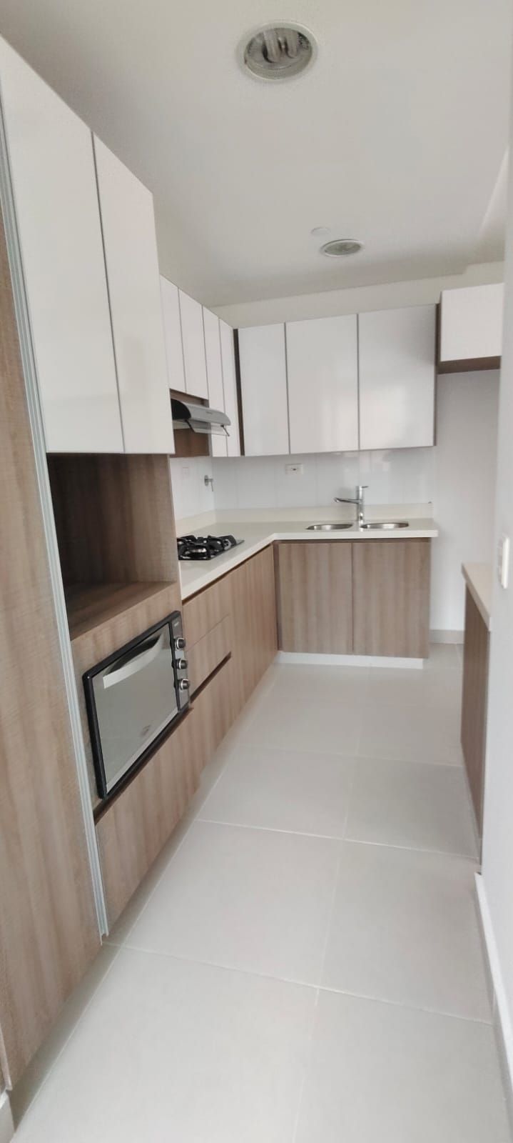 Apartamento en arriendo Antioquia Medellín Lalinde 80 m2 Habitaciones 2 Baños 3 Garajes 2 Precio $5500000