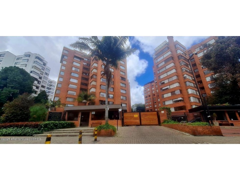 Apartamento en venta Cundinamarca Bogotá Country Club 230 m2 Habitaciones 4 Baños 5 Garajes 2 Precio $1550000000