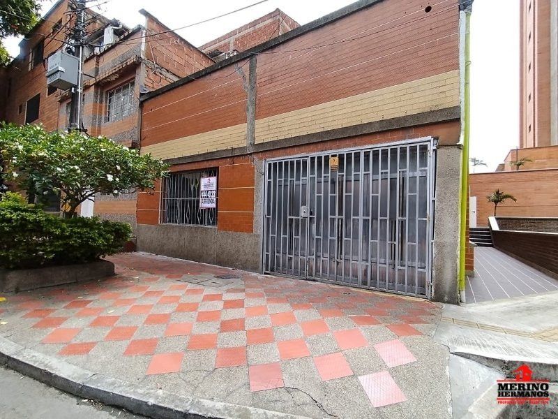Casa en arriendo Antioquia Medellín Lorena 160 m2 Habitaciones 5 Baños 2 Garajes 1 Precio $7400000
