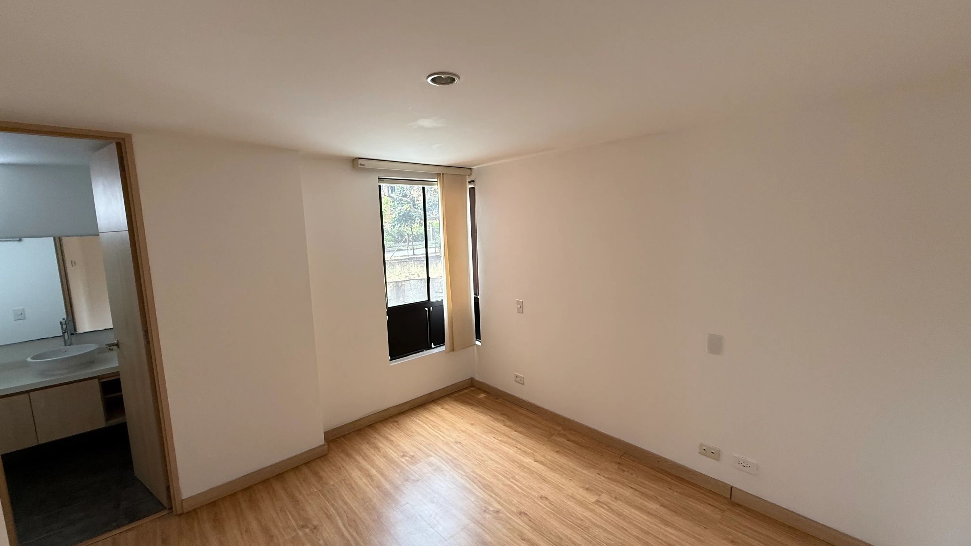Apartamento en arriendo Antioquia Medellín Diego Echavarria 73 m2 Habitaciones 3 Baños 2 Garajes 1 Precio $3500000
