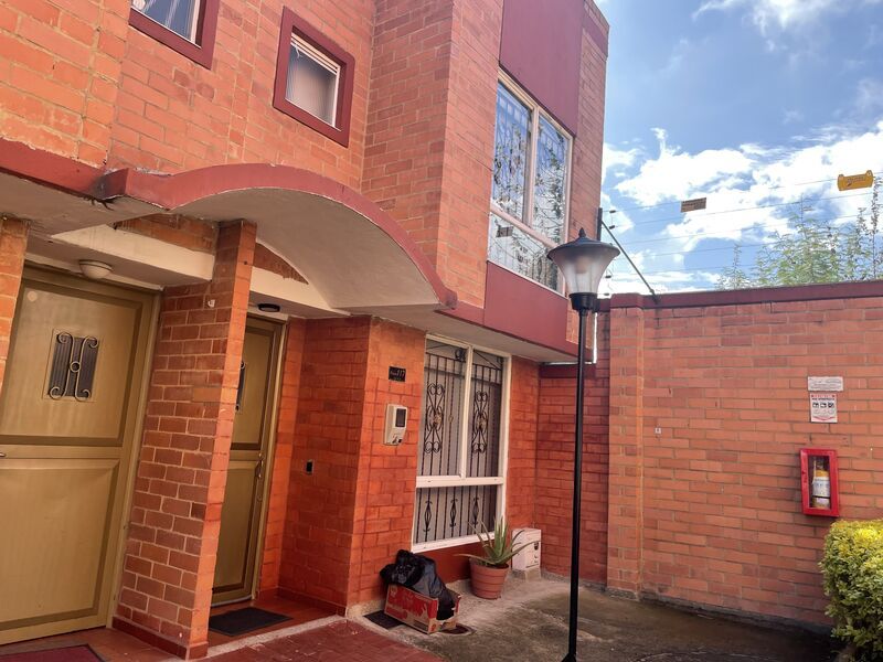 Casa en venta Cundinamarca Mosquera Cr Santillana 78 m2 Habitaciones 3 Baños 3 Garajes 0 Precio $320000000