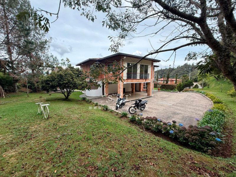 Casa en venta Antioquia Envigado La Clarita 350 m2 Habitaciones 6 Baños 6 Garajes 6 Precio $2000000000
