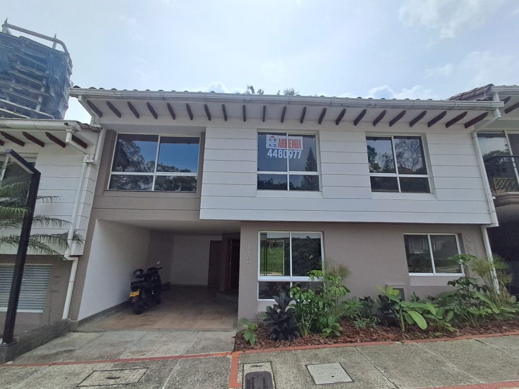 Casa en arriendo Antioquia Medellín El Poblado 300 m2 Habitaciones 3 Baños 4 Garajes 2 Precio $14500000