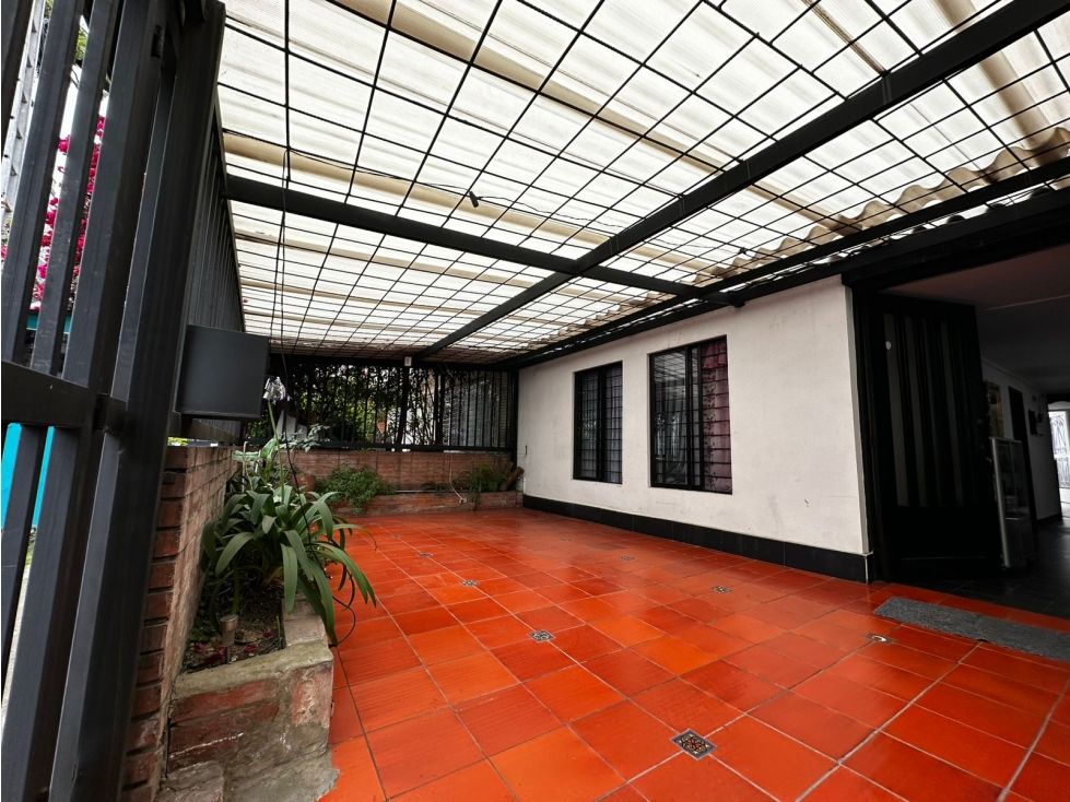 Casa en venta Cundinamarca Bogotá Campin Occidental 180 m2 Habitaciones 8 Baños 4 Garajes 2 Precio $1450000000