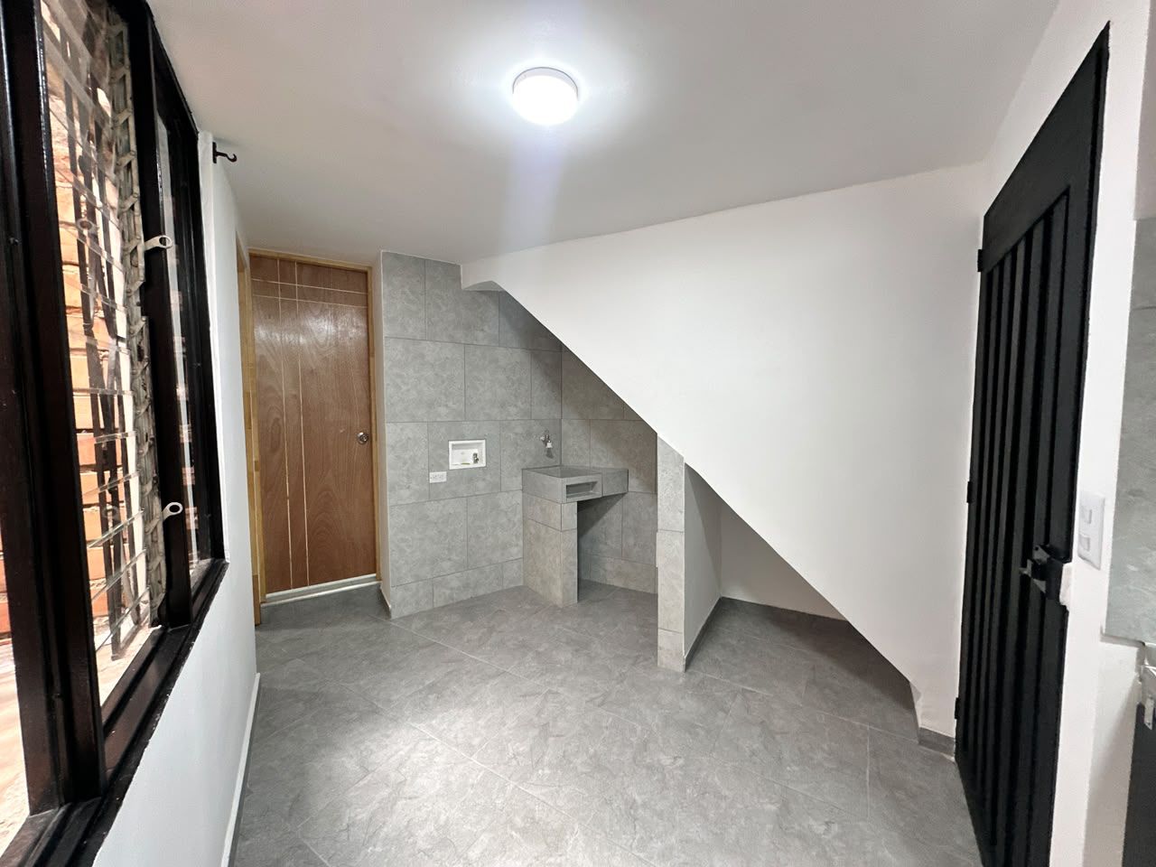 Apartamento en arriendo Antioquia Medellín Las Violetas 23 m2 Habitaciones 1 Baños 1 Garajes 0 Precio $1250000