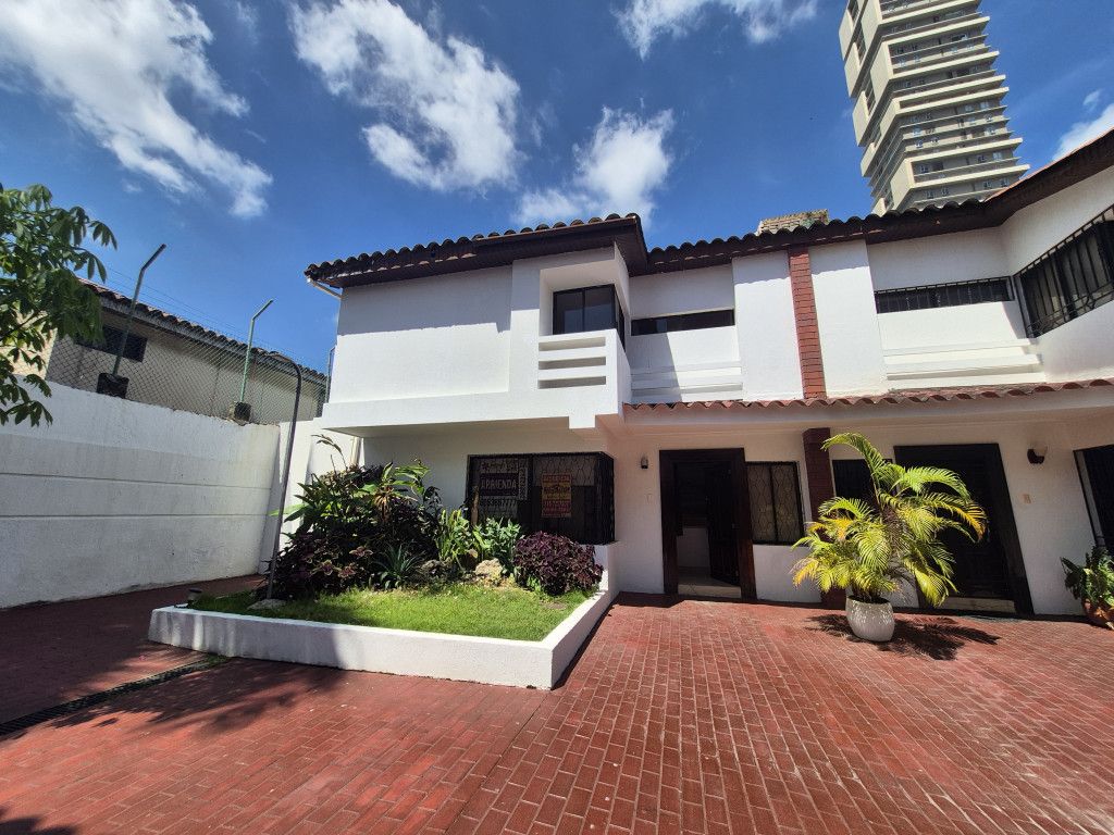 Casa en arriendo Atlántico Barranquilla Villa Country 240 m2 Habitaciones 3 Baños 3 Garajes 2 Precio $6000000