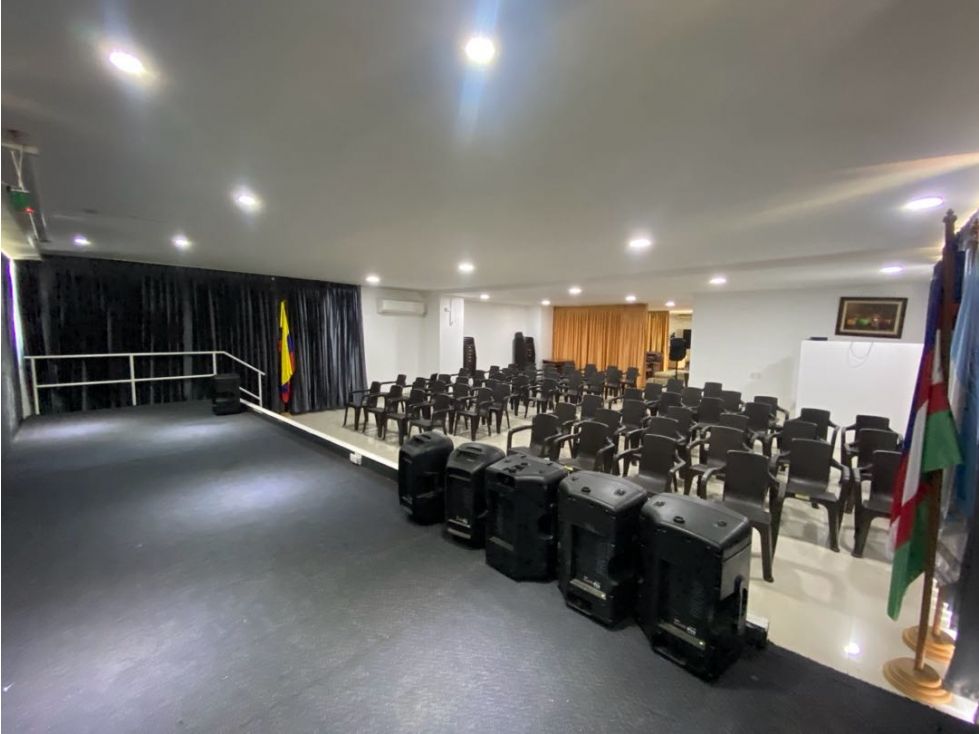 Oficina en arriendo Valle Del Cauca Cali El Gran Limonar 290 m2 Habitaciones 0 Baños 4 Garajes 1 Precio $10500000