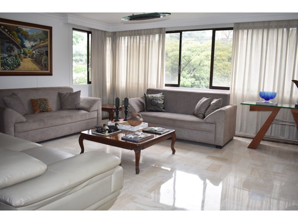 Apartamento en arriendo Valle Del Cauca Cali Santa Teresita 250 m2 Habitaciones 3 Baños 4 Garajes 1 Precio $7500000