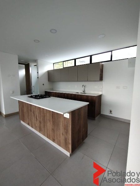 Apartamento en arriendo Antioquia Medellín El Tesoro 127 m2 Habitaciones 3 Baños 4 Garajes 2 Precio $7500000
