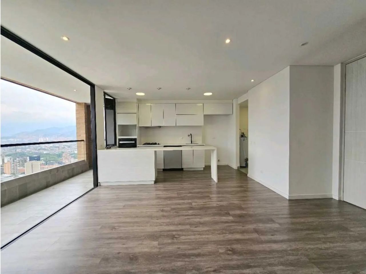 Apartamento en arriendo Antioquia Medellín Manila 91 m2 Habitaciones 2 Baños 3 Garajes 2 Precio $3720000