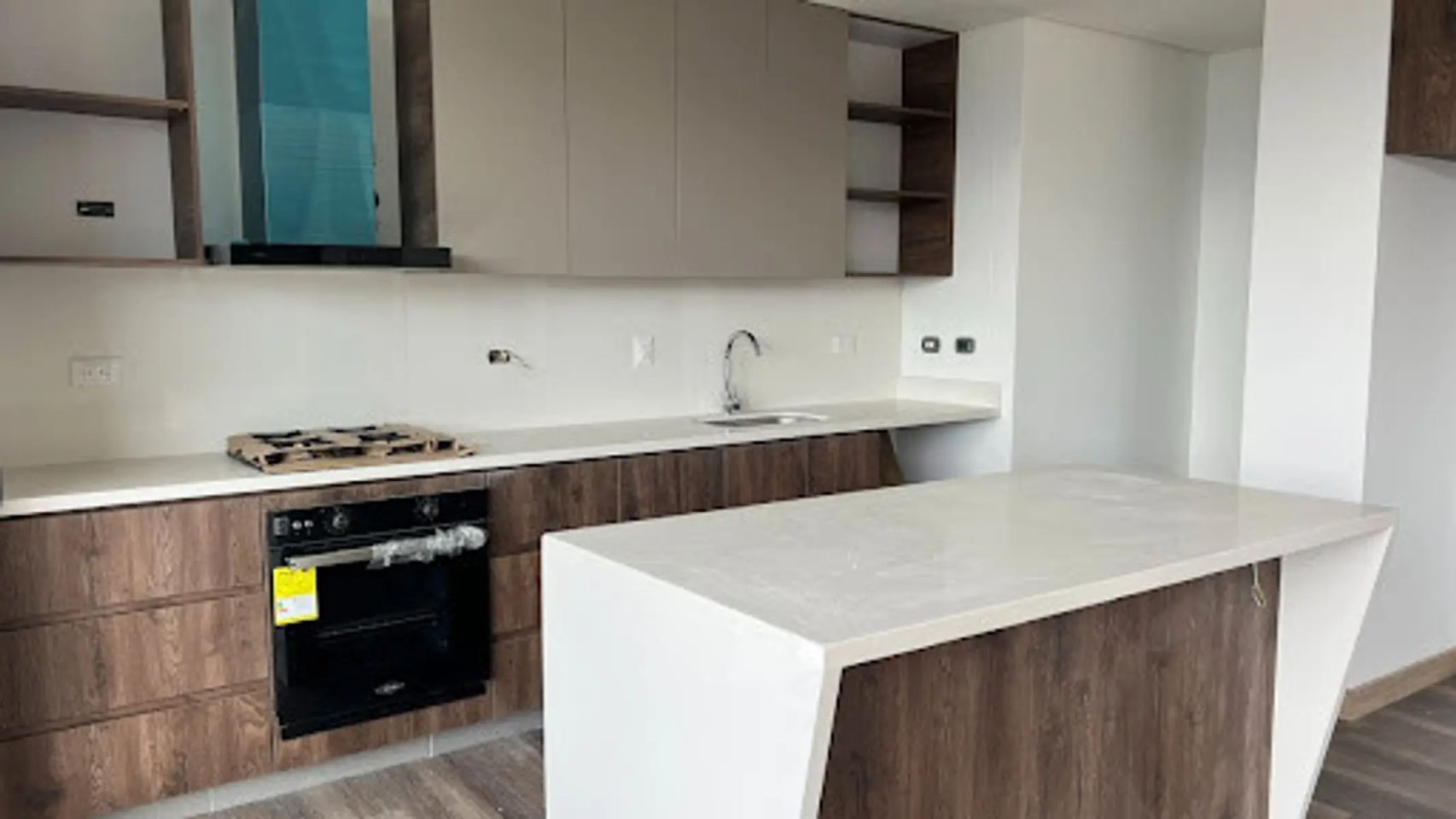Apartamento en arriendo Antioquia Medellín El Tesoro 127 m2 Habitaciones 3 Baños 2 Garajes 3 Precio $4800000