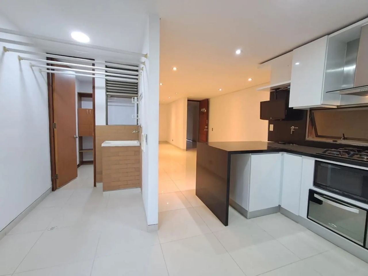Apartamento en arriendo Antioquia Medellín La Florida 140 m2 Habitaciones 3 Baños 4 Garajes 2 Precio $4000000