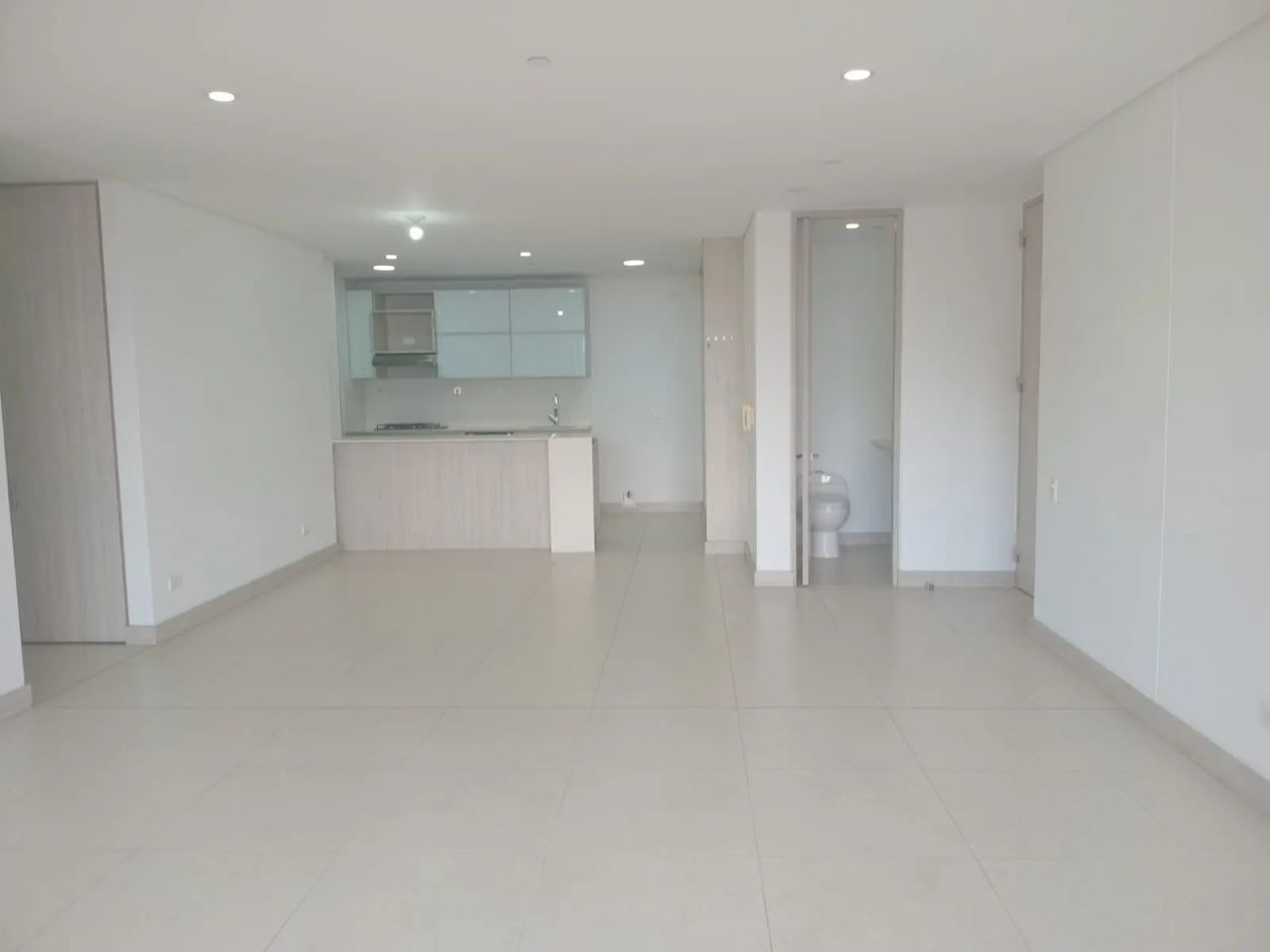 Apartamento en arriendo Antioquia Medellín Castropol 135 m2 Habitaciones 3 Baños 4 Garajes 2 Precio $4000000