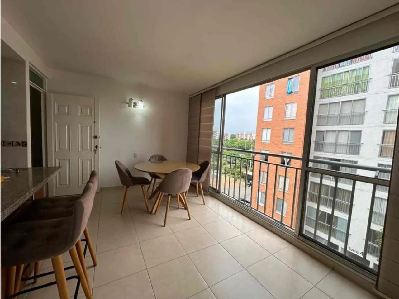 Apartamento en arriendo Valle Del Cauca Cali Ciudad Real 78 m2 Habitaciones 2 Baños 2 Garajes 1 Precio $2100000