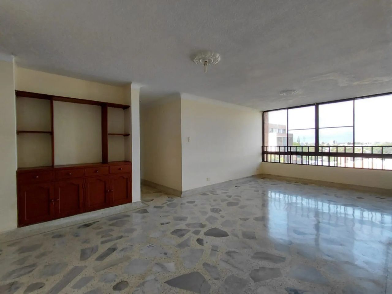 Apartamento en arriendo Valle Del Cauca Cali Salomia 108 m2 Habitaciones 3 Baños 3 Garajes 1 Precio $2000000