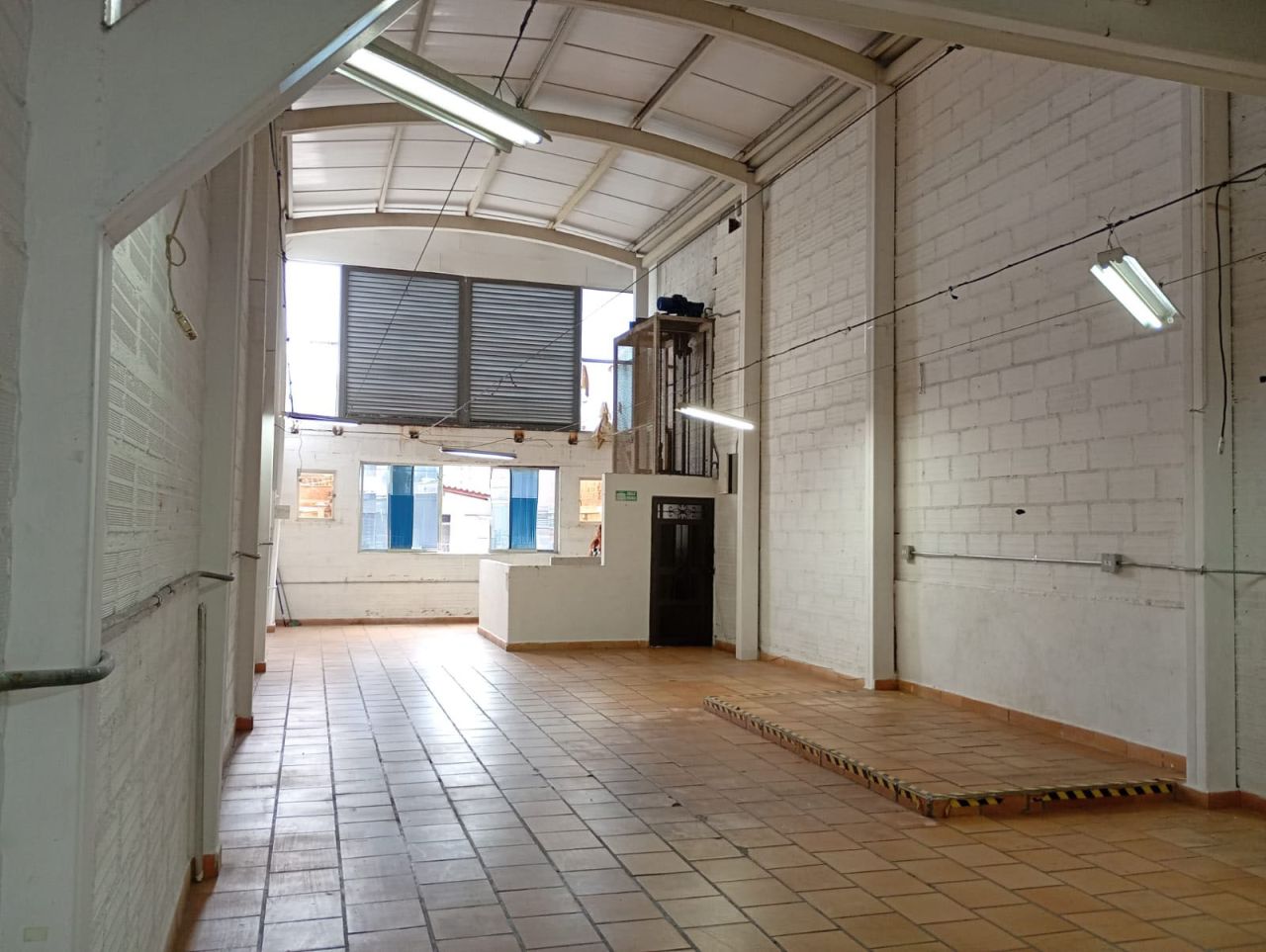 Bodega en arriendo Antioquia Medellín Cristo Rey 130 m2 Habitaciones 0 Baños 2 Garajes 0 Precio $4500000