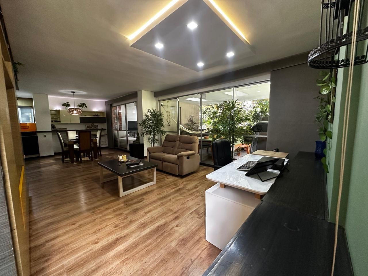 Apartamento en arriendo o venta Antioquia Medellín La Inmaculada 92 m2 Habitaciones 2 Baños 2 Garajes 1 Precio venta $830000000 Precio arriendo $5650000