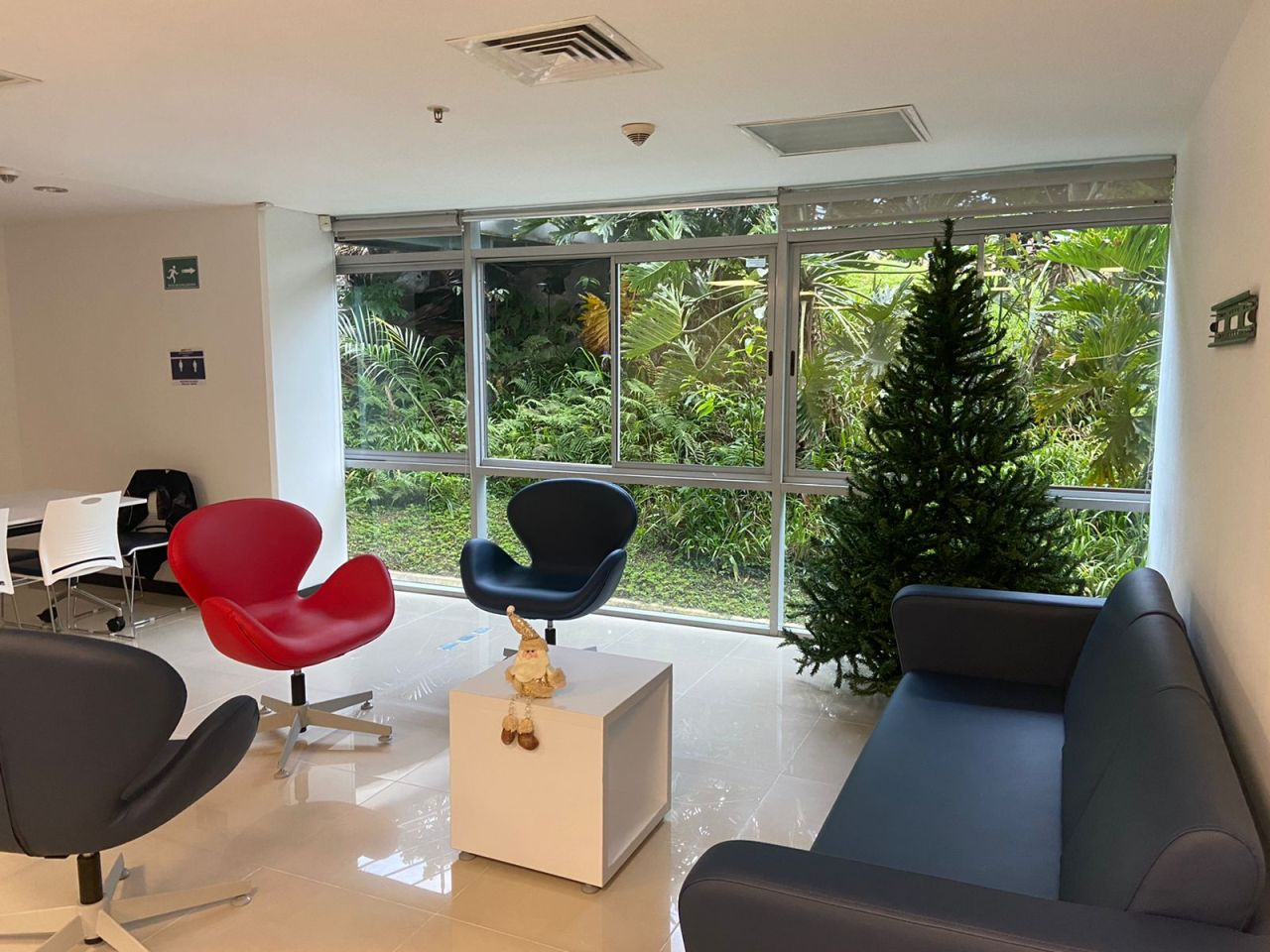 Oficina en arriendo Antioquia Envigado Envigado 152 m2 Habitaciones 0 Baños 2 Garajes 2 Precio $8500000